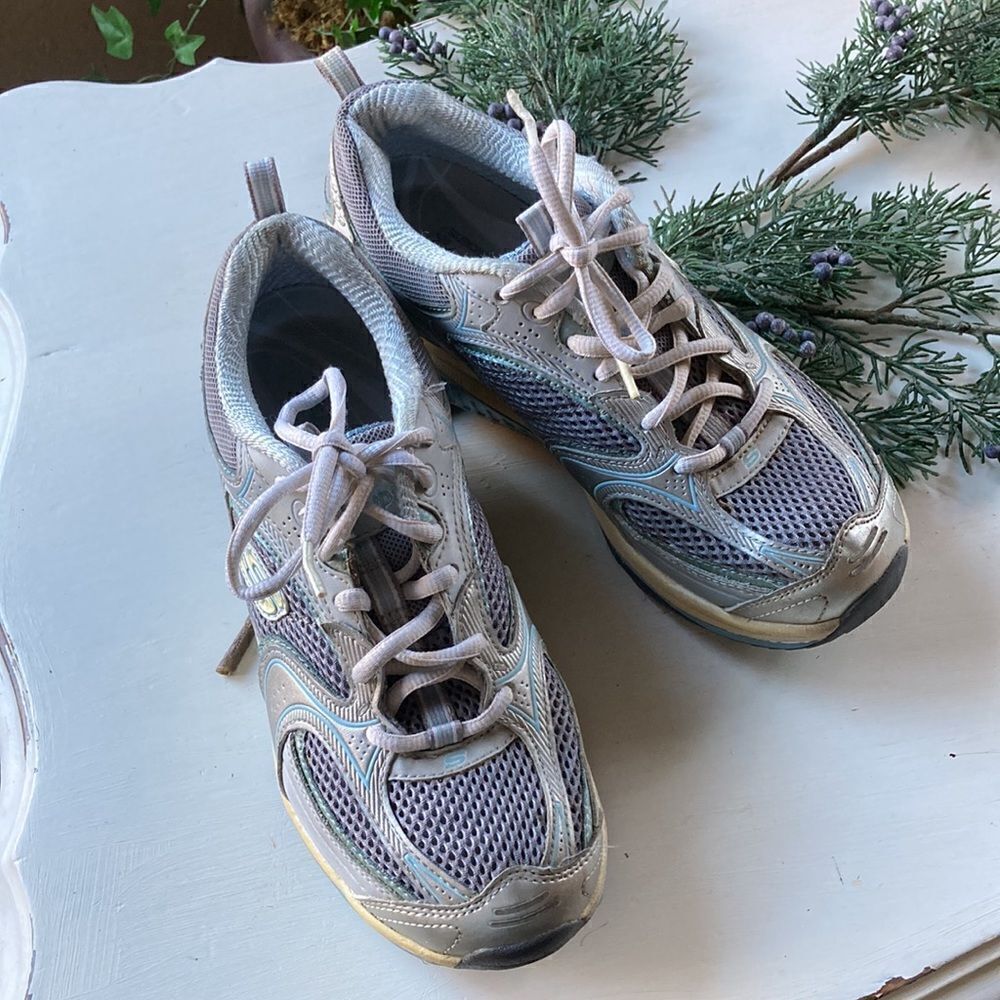 Woman’s Shape-Up Skechers Walking Toning Shoes Skechers Size 7